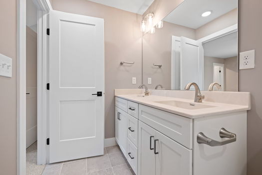 18-web-or-mls-100 W 14th St Unit B (18 of 46)