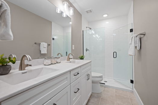 19-web-or-mls-100 W 14th St Unit C (19 of 50)