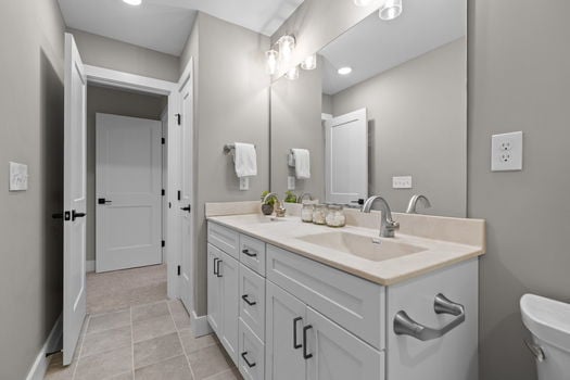 20-web-or-mls-100 W 14th St Unit C (20 of 50)