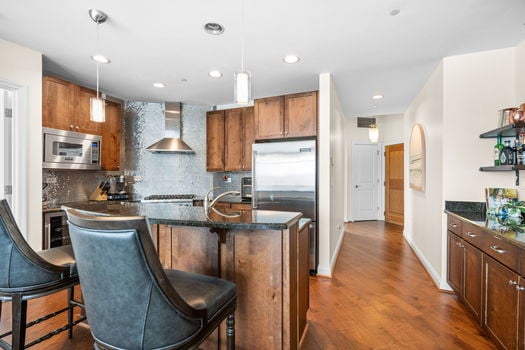 24-web-or-mls-400 Riverboat Row 705 (24 of 41)