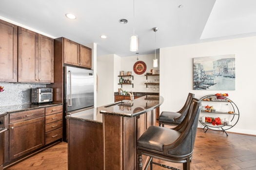 26-web-or-mls-400 Riverboat Row 705 (26 of 41)