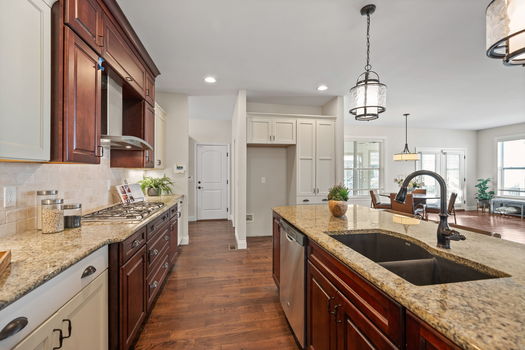 30-web-or-mls-7301 Euclid Ave (30 of 80)