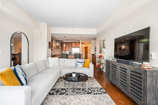 32-web-or-mls-400 Riverboat Row 705 (32 of 41)