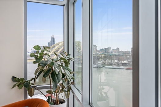 34-web-or-mls-400 Riverboat Row 705 (34 of 41)