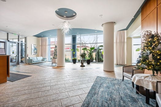 37-web-or-mls-400 Riverboat Row 705 (37 of 41)