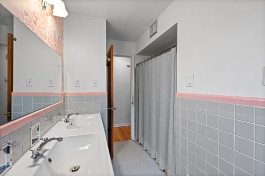 38-web-or-mls-1225 Dean (38 of 56)