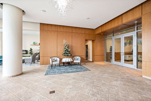 39-web-or-mls-400 Riverboat Row 705 (39 of 41)