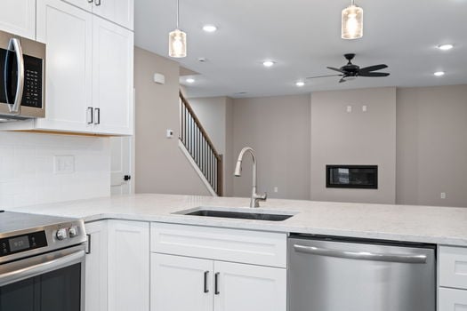 45-web-or-mls-100 W 14th St Unit B (45 of 46)