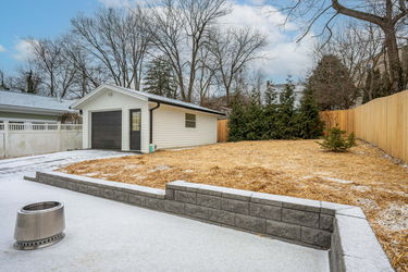 10-web-or-mls-7025 Wallace Ave (10 of 72)