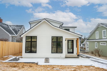 13-web-or-mls-7025 Wallace Ave (13 of 72)