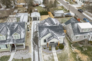 18-web-or-mls-7025 Wallace Ave (18 of 72)