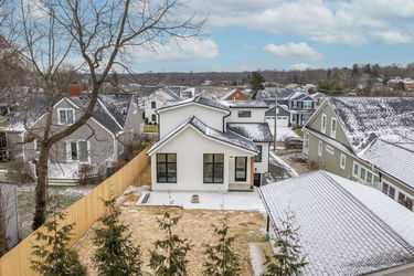 19-web-or-mls-7025 Wallace Ave (19 of 72)