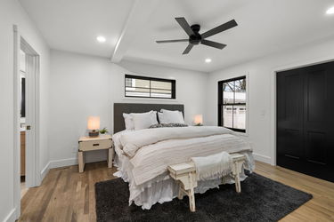 20-web-or-mls-7025 Wallace Ave (20 of 72)