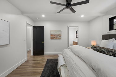 22-web-or-mls-7025 Wallace Ave (22 of 72)