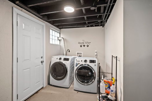 23-web-or-mls-6097 W Fordham Pl (23 of 47)