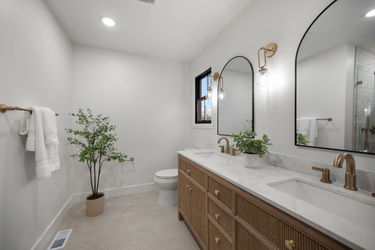 24-web-or-mls-7025 Wallace Ave (24 of 72)