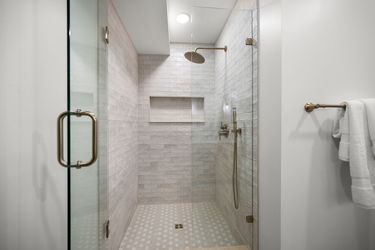 25-web-or-mls-7025 Wallace Ave (25 of 72)