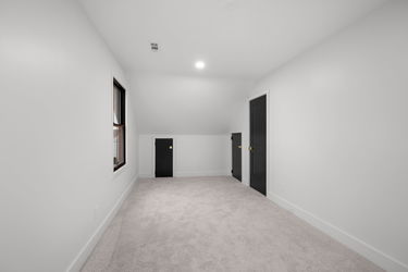 31-web-or-mls-7025 Wallace Ave (31 of 72)