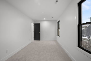 32-web-or-mls-7025 Wallace Ave (32 of 72)