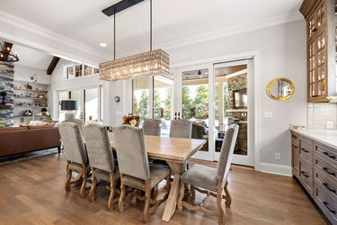 35-web-or-mls-2595 Perkins Ln (35 of 95)