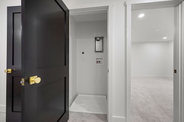 36-web-or-mls-7025 Wallace Ave (36 of 72)