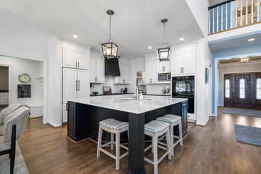 37-web-or-mls-7097 Shawnee Hills Dr (37 of 81)