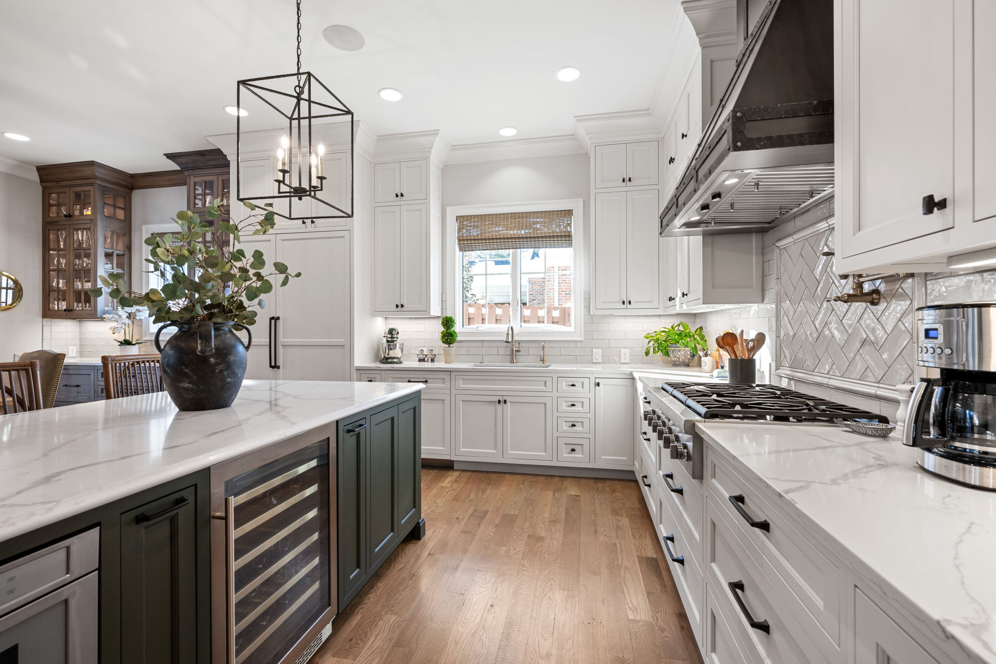 43-web-or-mls-2595 Perkins Ln (43 of 95)