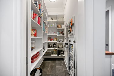 47-web-or-mls-2595 Perkins Ln (47 of 95)