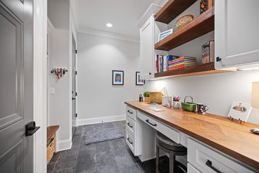 49-web-or-mls-2595 Perkins Ln (49 of 95)