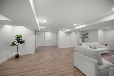 51-web-or-mls-7025 Wallace Ave (51 of 72)