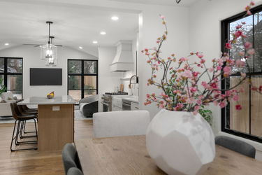 60-web-or-mls-7025 Wallace Ave (60 of 72)