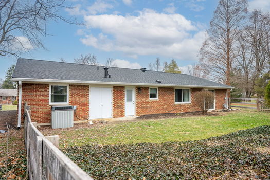 7-web-or-mls-170 Lodewood Dr (7 of 50)