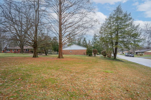 9-web-or-mls-170 Lodewood Dr (9 of 50)