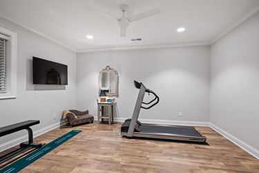 92-web-or-mls-2595 Perkins Ln (92 of 95)