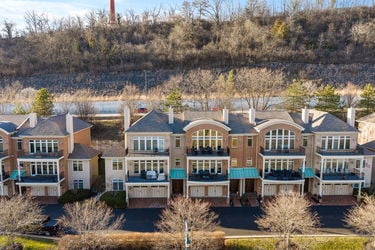 18-web-or-mls-1464 Riverside Dr (18 of 72)