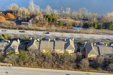 19-web-or-mls-1464 Riverside Dr (19 of 72)