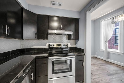 20-web-or-mls-551 E 13th St (20 of 41)