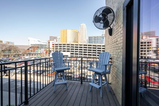 21-web-or-mls-411 Plum St Unit 302 (21 of 62)