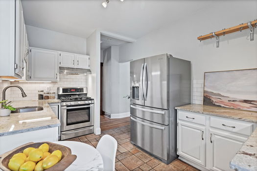 24-web-or-mls-3785 Drake Ave (24 of 42)