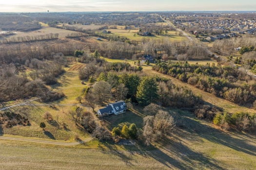 24-web-or-mls-6099 Millikin Rd (24 of 100)