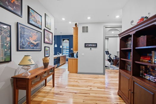 36-web-or-mls-411 Plum St Unit 302 (36 of 62)