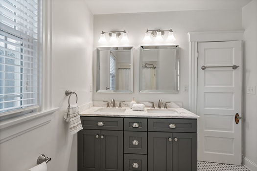 38-web-or-mls-3785 Drake Ave (38 of 42)