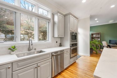 41-web-or-mls-1464 Riverside Dr (41 of 72)