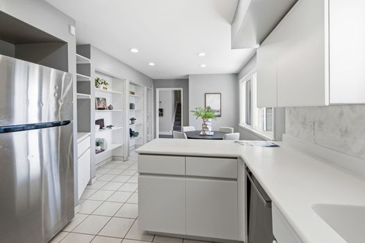 7-web-or-mls-9528 Croton Dr (7 of 30)