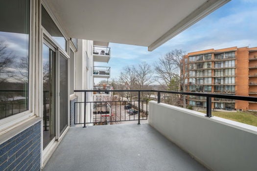 8-web-or-mls-2401 Ingleside Ave 4a (8 of 57)