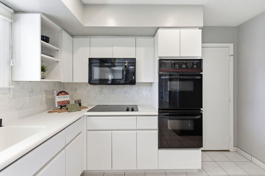 8-web-or-mls-9528 Croton Dr (8 of 30)