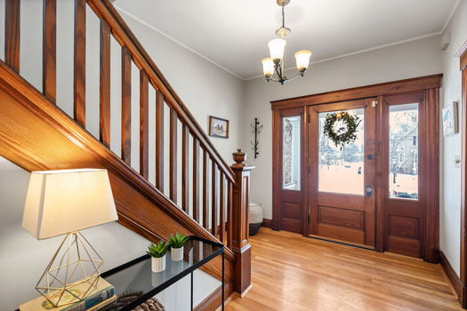 9-web-or-mls-3785 Drake Ave (9 of 42)