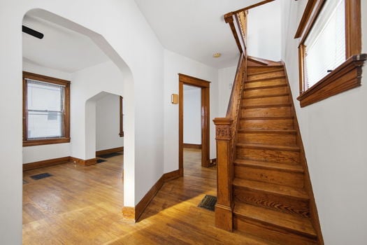 16-web-or-mls-3763 Mount Vernon Ave (16 of 50)