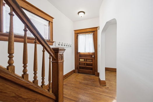 17-web-or-mls-3763 Mount Vernon Ave (17 of 50)