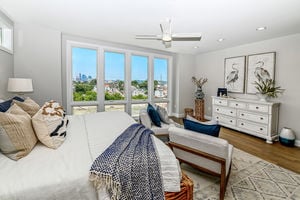 25 - Lot 31 - Kathy Kelley